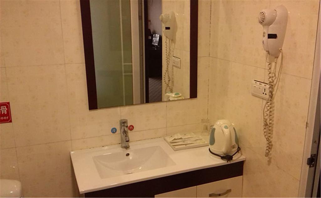Wudangshan Yinjie Holiday Hotel Danjiangkou Ruang foto