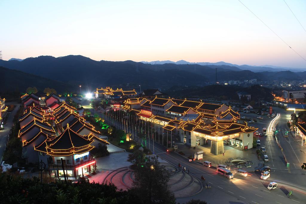 Wudangshan Yinjie Holiday Hotel Danjiangkou Bagian luar foto