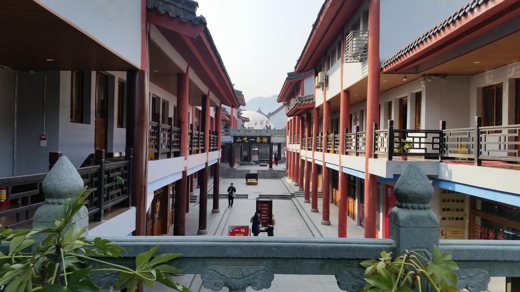 Wudangshan Yinjie Holiday Hotel Danjiangkou Bagian luar foto