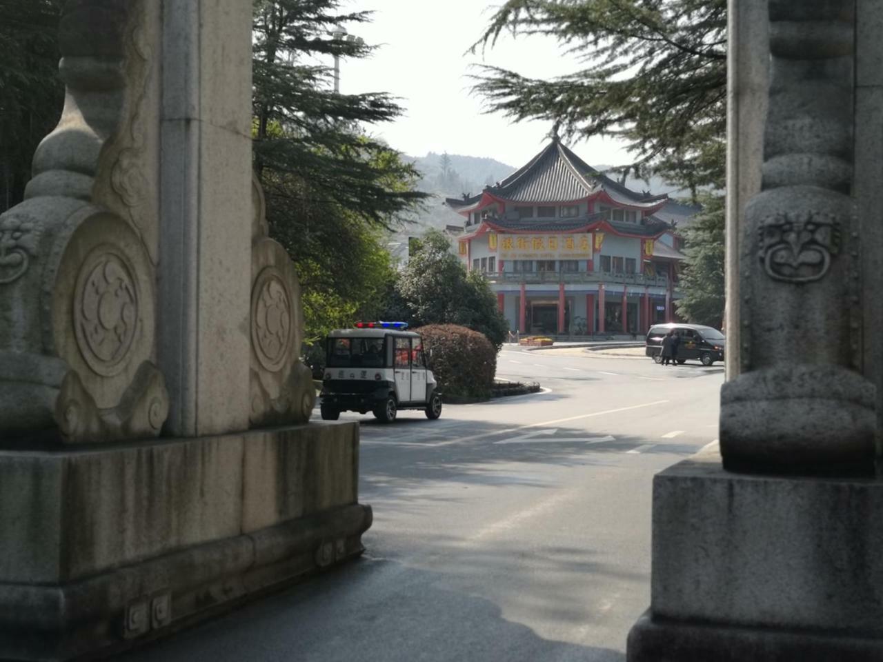 Wudangshan Yinjie Holiday Hotel Danjiangkou Bagian luar foto
