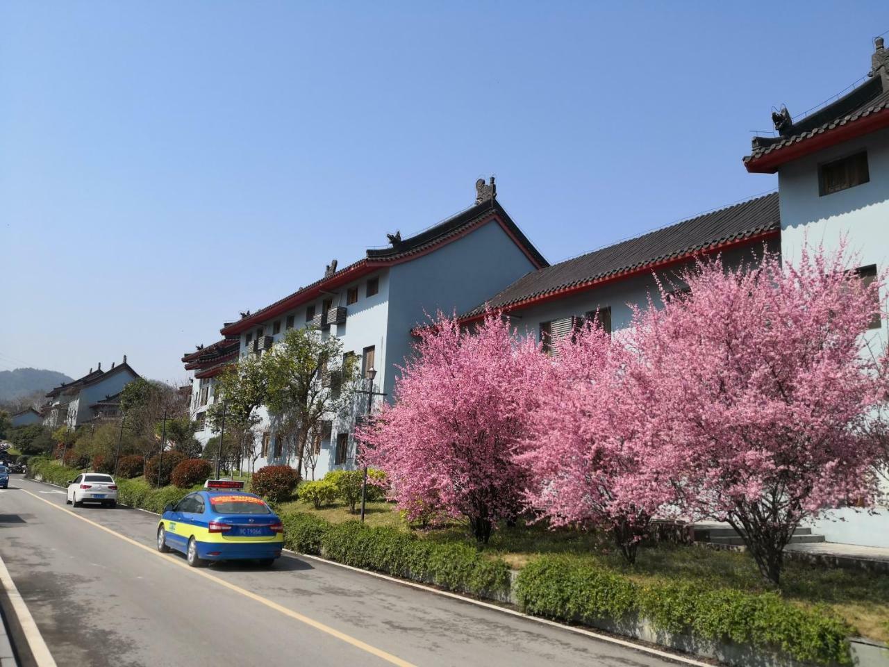 Wudangshan Yinjie Holiday Hotel Danjiangkou Bagian luar foto